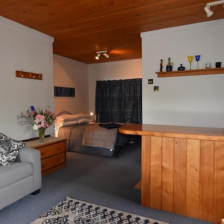 Olivista Bed & Breakfast Мастъртън Екстериор снимка