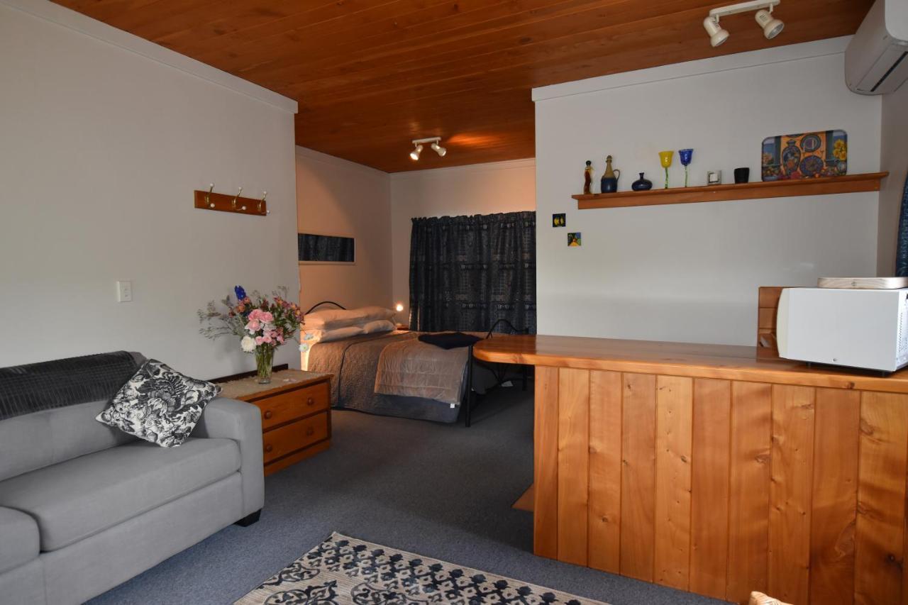 Olivista Bed & Breakfast Мастъртън Екстериор снимка